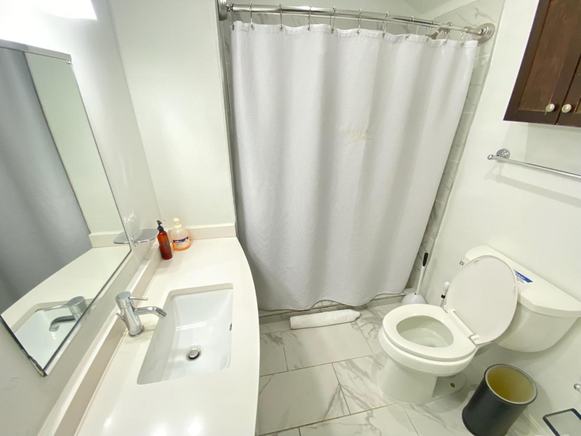 Gorgeous Refurbished 1bdrm And 1den Apartamento *
