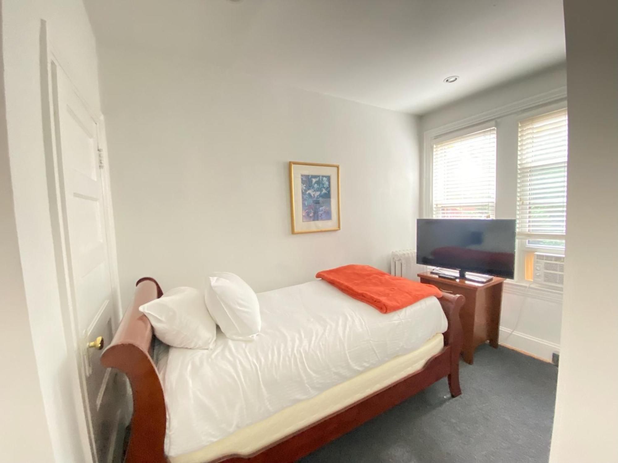 Gorgeous Refurbished 1bdrm And 1den Apartamento