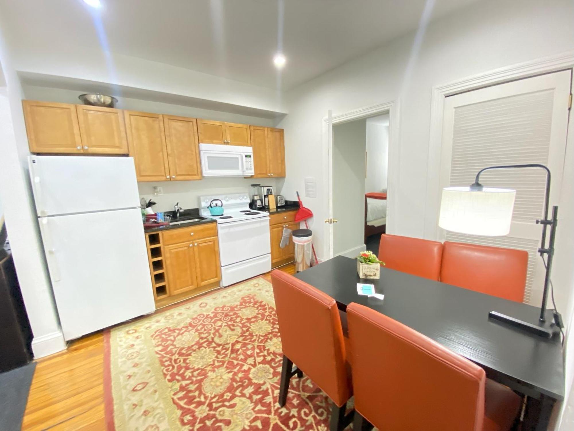 Gorgeous Refurbished 1bdrm And 1den Apartamento *